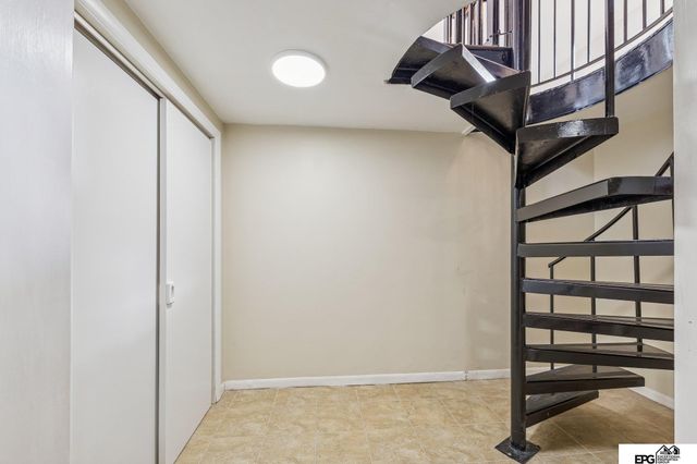 2109 S 61st Avenue, Omaha, NE 68106