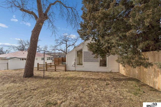 2109 S 61st Avenue, Omaha, NE 68106