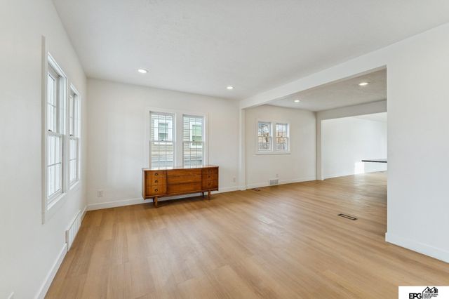 2109 S 61st Avenue, Omaha, NE 68106