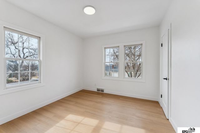 2109 S 61st Avenue, Omaha, NE 68106