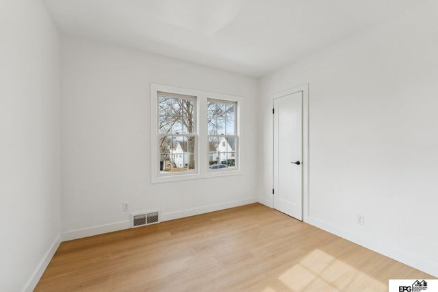 2109 S 61st Avenue, Omaha, NE 68106