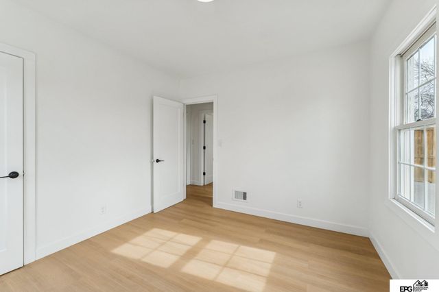 2109 S 61st Avenue, Omaha, NE 68106