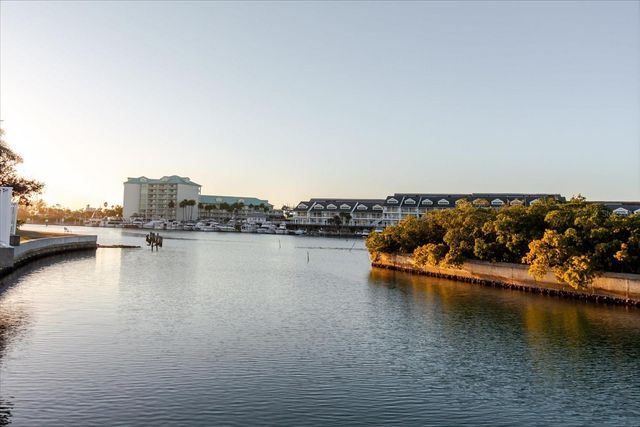 14740 SHIPWATCH TRACE 1940, Largo, FL 33774