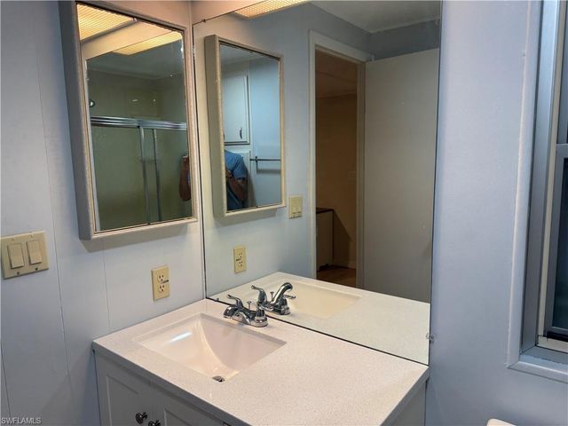 84 Poinsettia DR, Fort Myers, FL 33905
