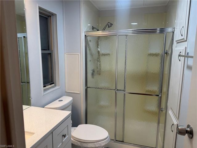 84 Poinsettia DR, Fort Myers, FL 33905