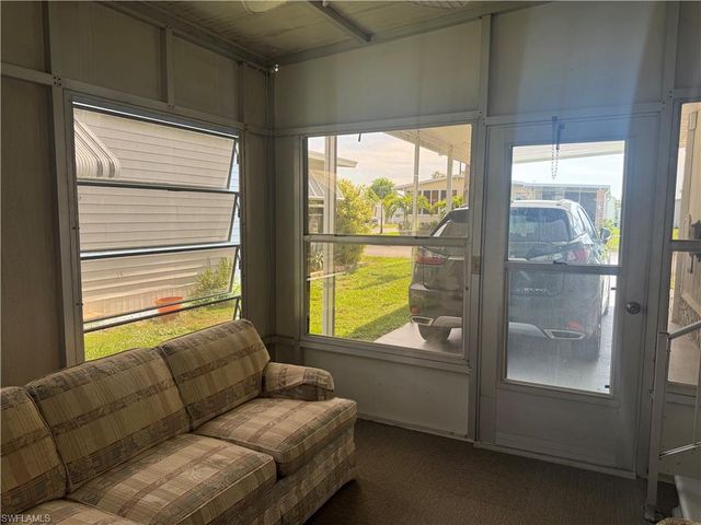 84 Poinsettia DR, Fort Myers, FL 33905