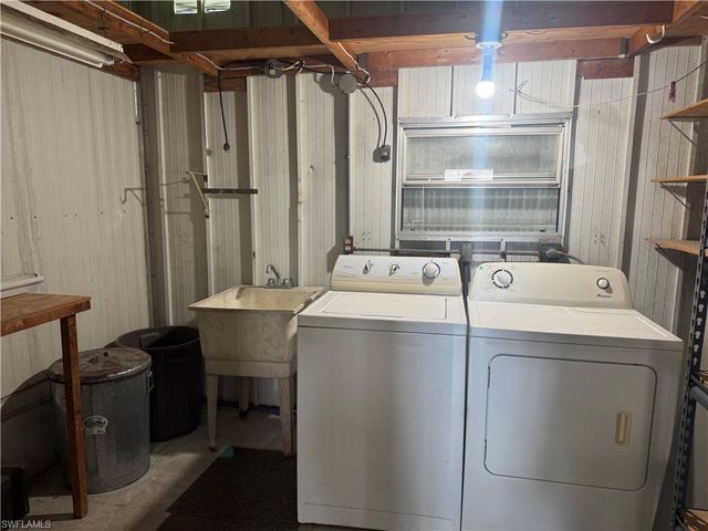 84 Poinsettia DR, Fort Myers, FL 33905