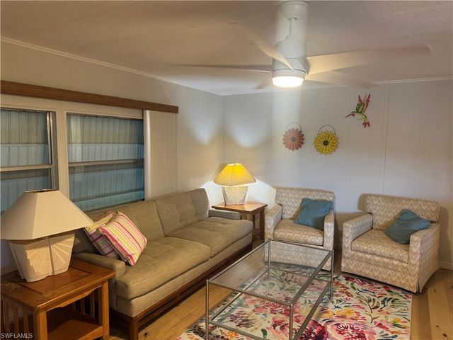 84 Poinsettia DR, Fort Myers, FL 33905