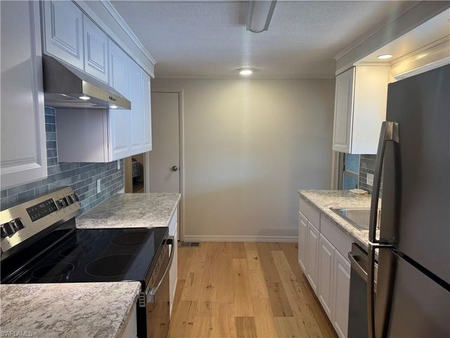 84 Poinsettia DR, Fort Myers, FL 33905