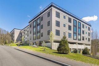 69 Etna Rd Unit 220, Lebanon, NH 03766