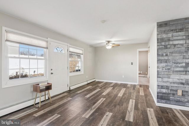 30 MEADOW LN, Levittown, PA 19054