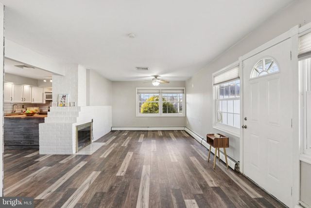 30 MEADOW LN, Levittown, PA 19054