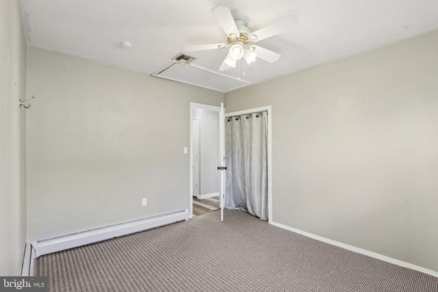 30 MEADOW LN, Levittown, PA 19054