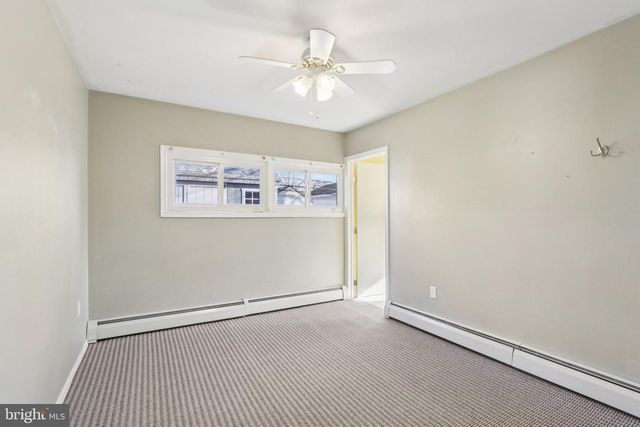 30 MEADOW LN, Levittown, PA 19054