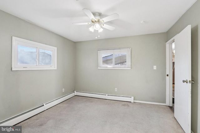 30 MEADOW LN, Levittown, PA 19054