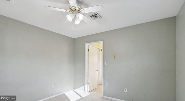 30 MEADOW LN, Levittown, PA 19054