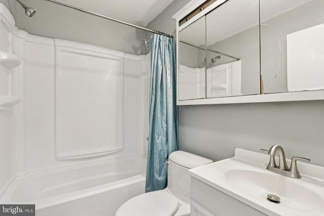 30 MEADOW LN, Levittown, PA 19054