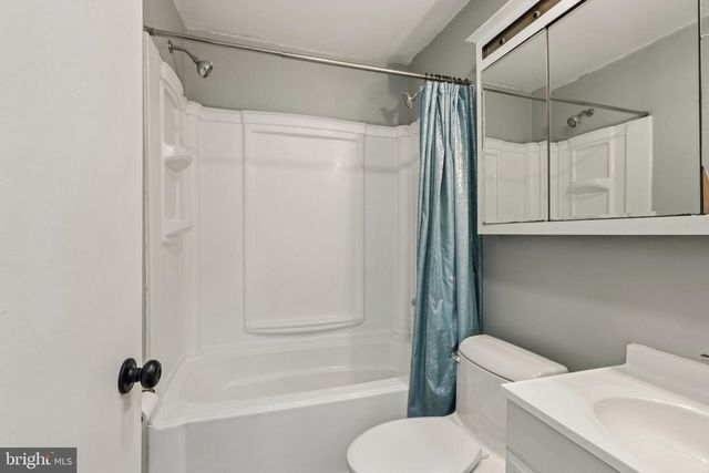 30 MEADOW LN, Levittown, PA 19054