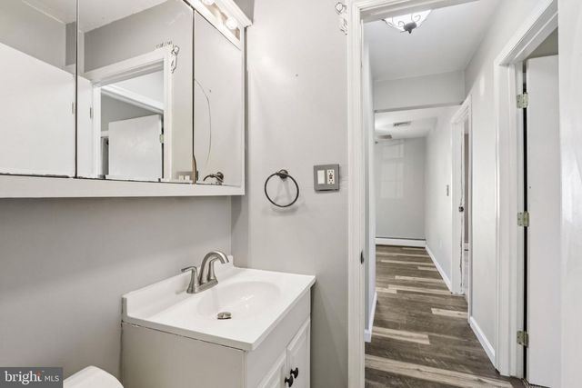 30 MEADOW LN, Levittown, PA 19054