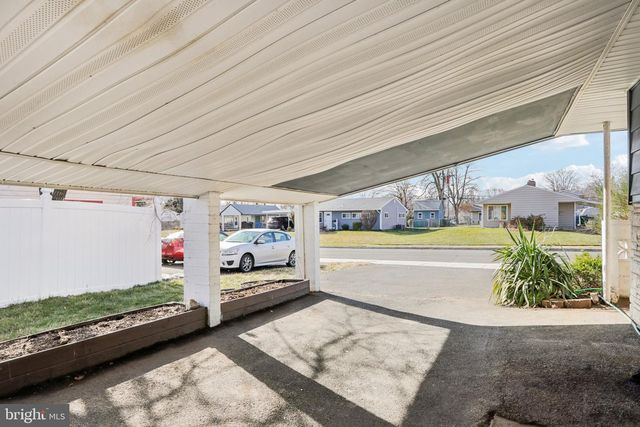 30 MEADOW LN, Levittown, PA 19054