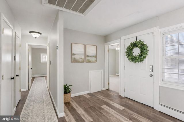 30 MEADOW LN, Levittown, PA 19054