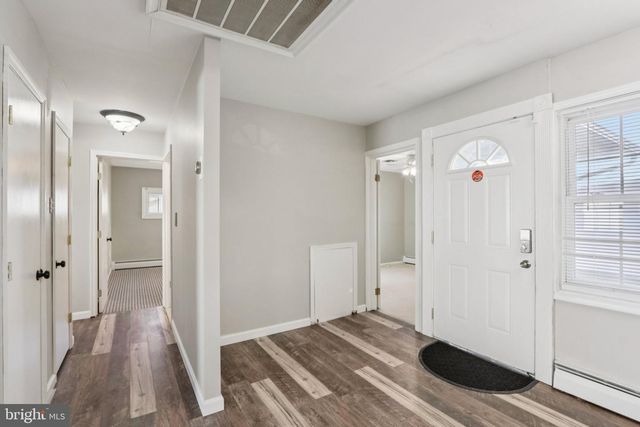 30 MEADOW LN, Levittown, PA 19054