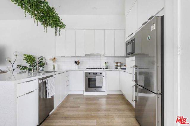 10907 Otsego Street, North Hollywood, CA 91601