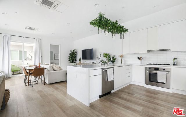 10907 Otsego Street, North Hollywood, CA 91601