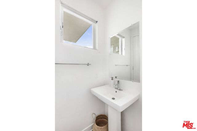 10907 Otsego Street, North Hollywood, CA 91601