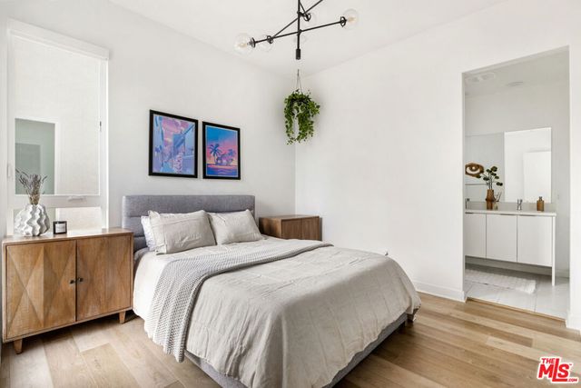 10907 Otsego Street, North Hollywood, CA 91601