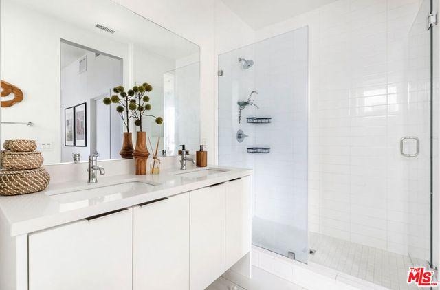 10907 Otsego Street, North Hollywood, CA 91601