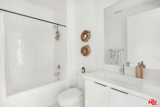 10907 Otsego Street, North Hollywood, CA 91601