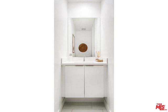 10907 Otsego Street, North Hollywood, CA 91601