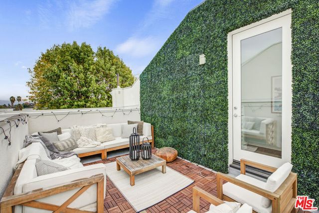 10907 Otsego Street, North Hollywood, CA 91601