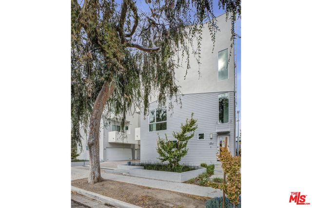 10907 Otsego Street, North Hollywood, CA 91601