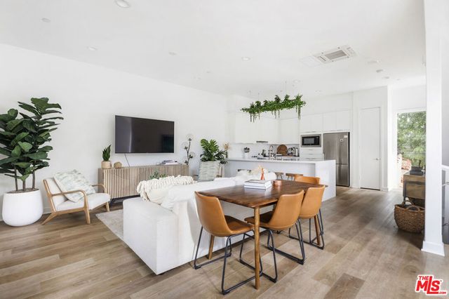 10907 Otsego Street, North Hollywood, CA 91601