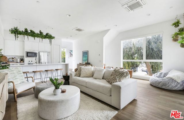 10907 Otsego Street, North Hollywood, CA 91601