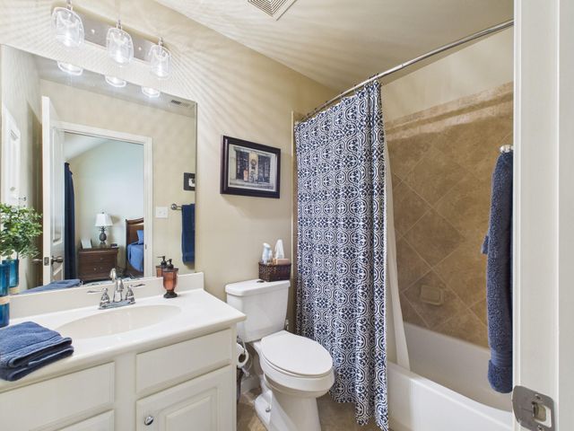 13526 Breakwater Path Loop, Houston, TX 77044