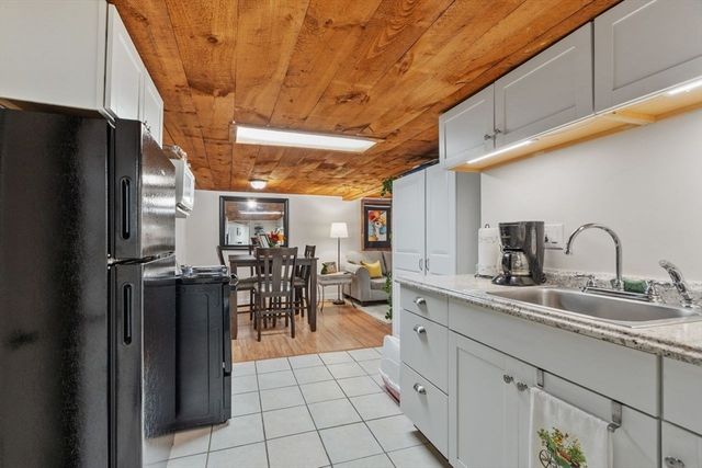 469 Lake Ave, Worcester, MA 01604