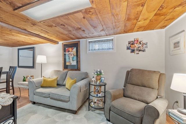 469 Lake Ave, Worcester, MA 01604