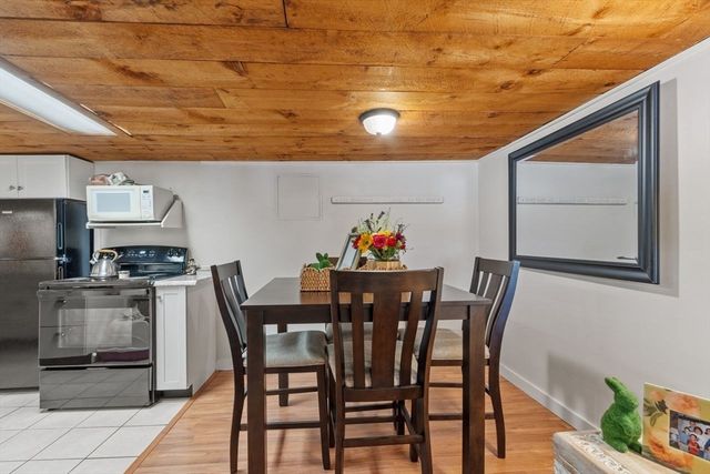 469 Lake Ave, Worcester, MA 01604