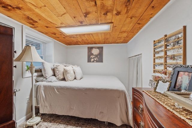 469 Lake Ave, Worcester, MA 01604