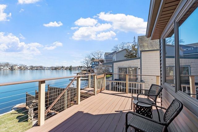 469 Lake Ave, Worcester, MA 01604