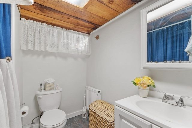 469 Lake Ave, Worcester, MA 01604