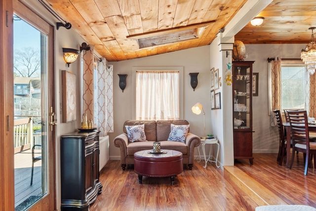 469 Lake Ave, Worcester, MA 01604