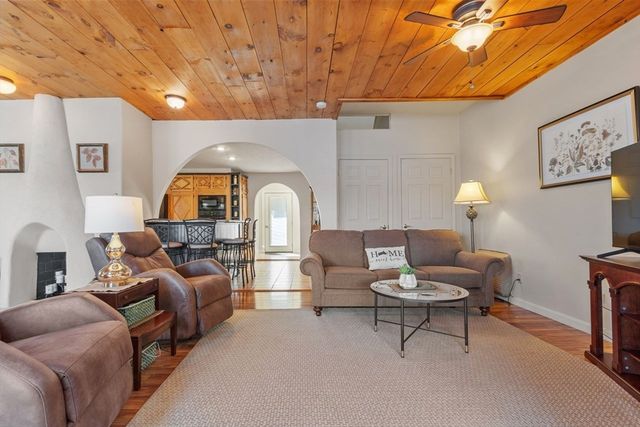 469 Lake Ave, Worcester, MA 01604