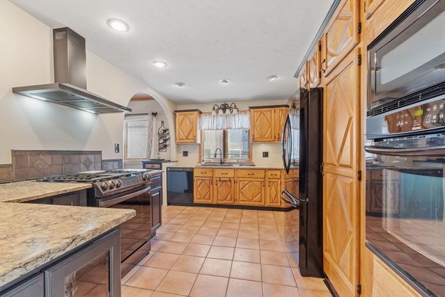 469 Lake Ave, Worcester, MA 01604