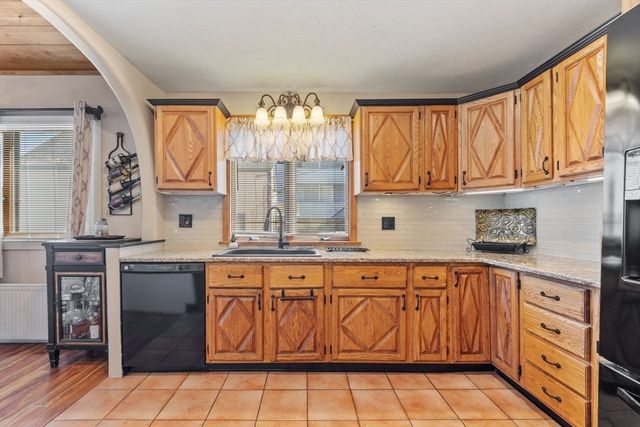 469 Lake Ave, Worcester, MA 01604