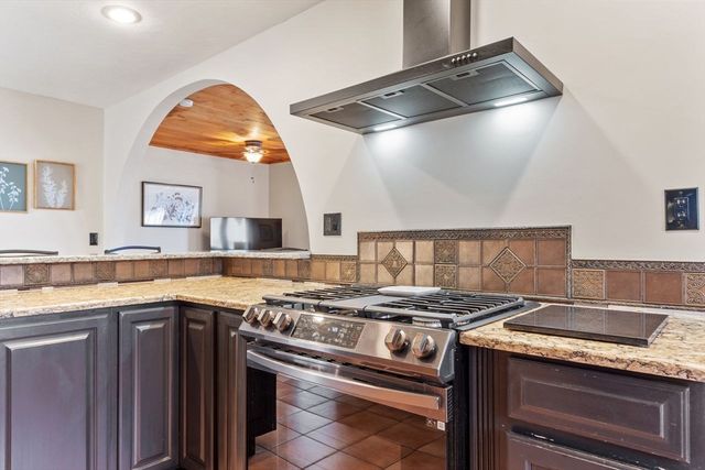 469 Lake Ave, Worcester, MA 01604