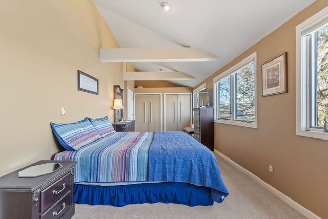 469 Lake Ave, Worcester, MA 01604